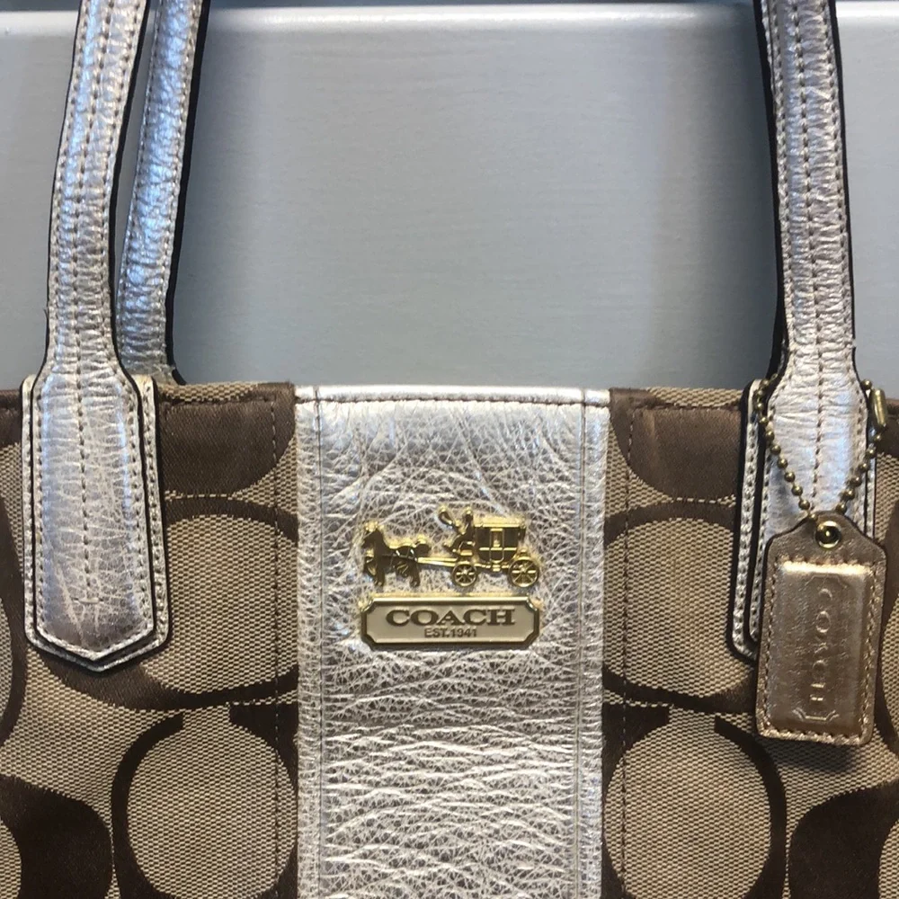 Coach purse - Picture 2 of 4